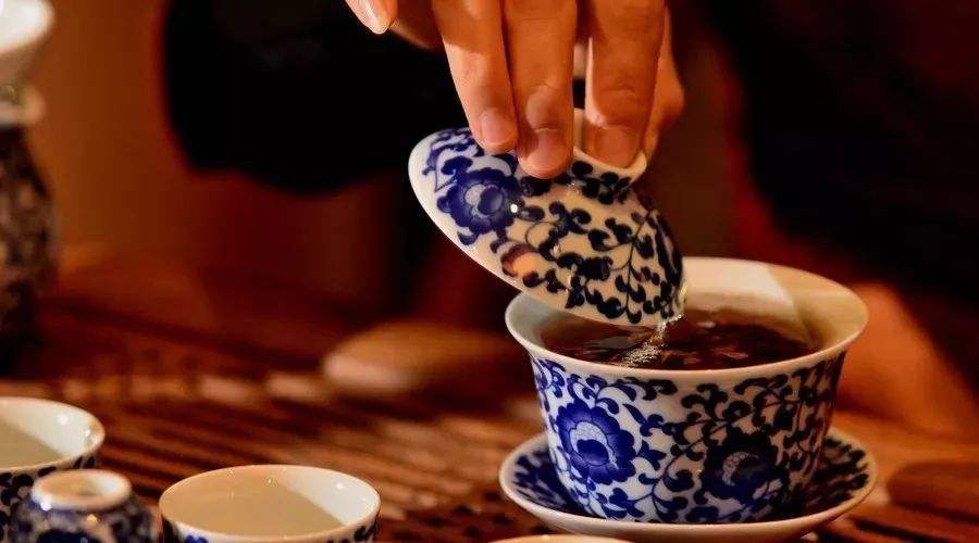 茶水不同于纯净水的这种“风味”是由什么决定的呢？